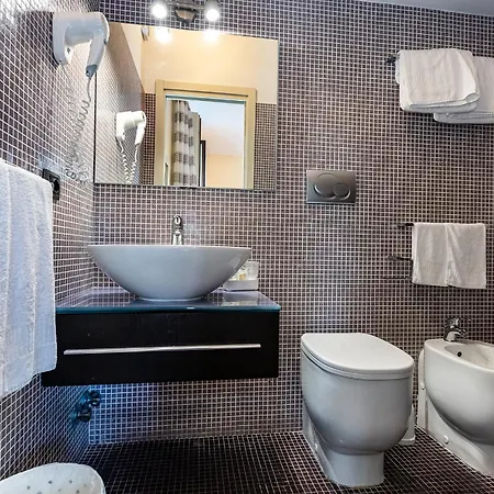 Pensión Blurooms 4*