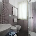ゲストハウス Blurooms 4*