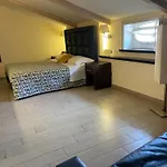 Blurooms Πανσιόν