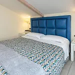 Blurooms Πανσιόν 4*